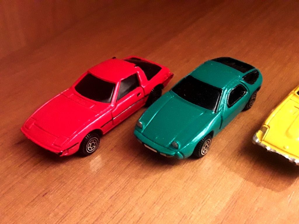 Resoraki modele skala Pontiac Datsun Mazda Porsche PRL