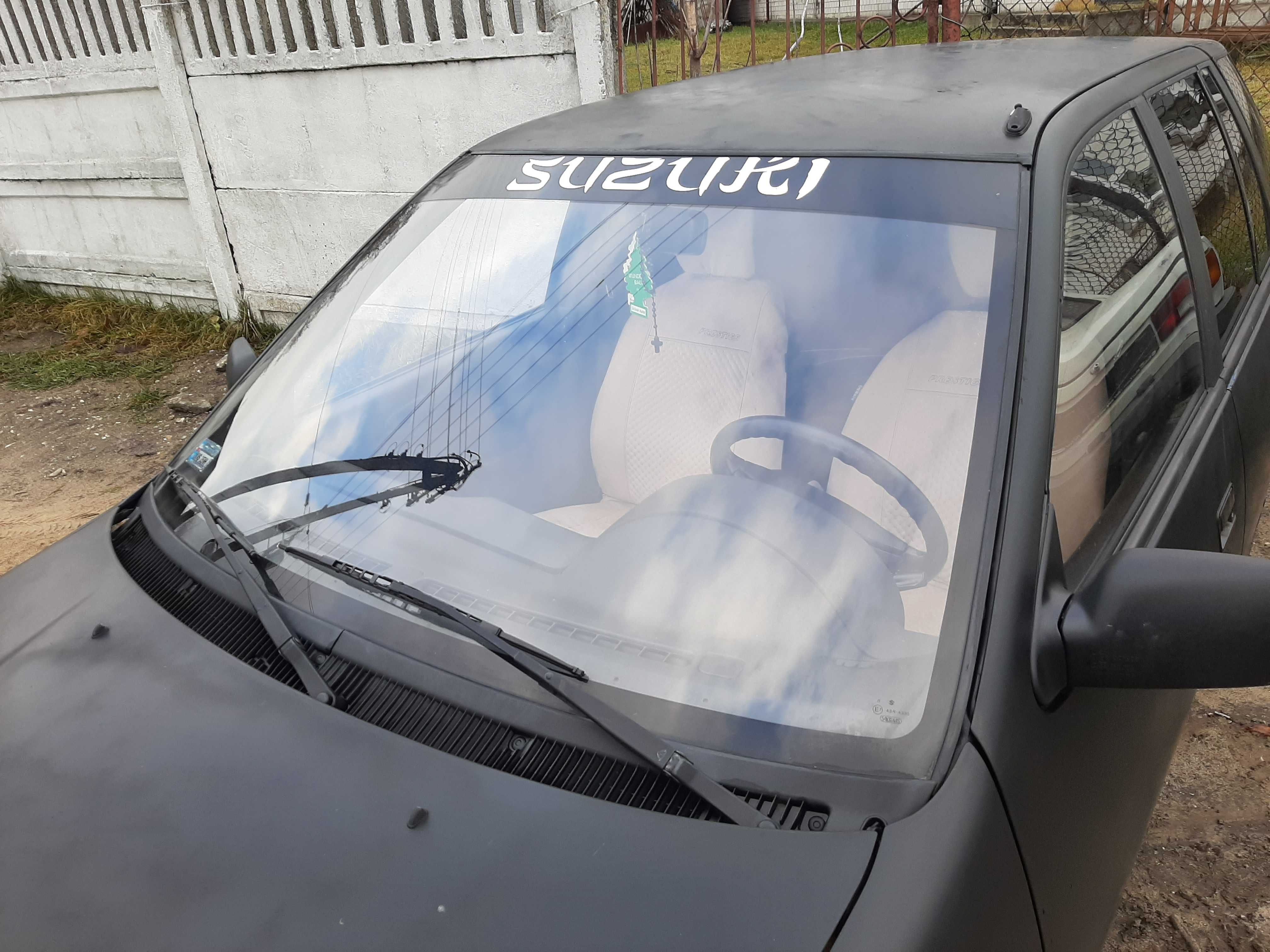 Suzuki Swift 1.0i 1996r.Szyba czołowa