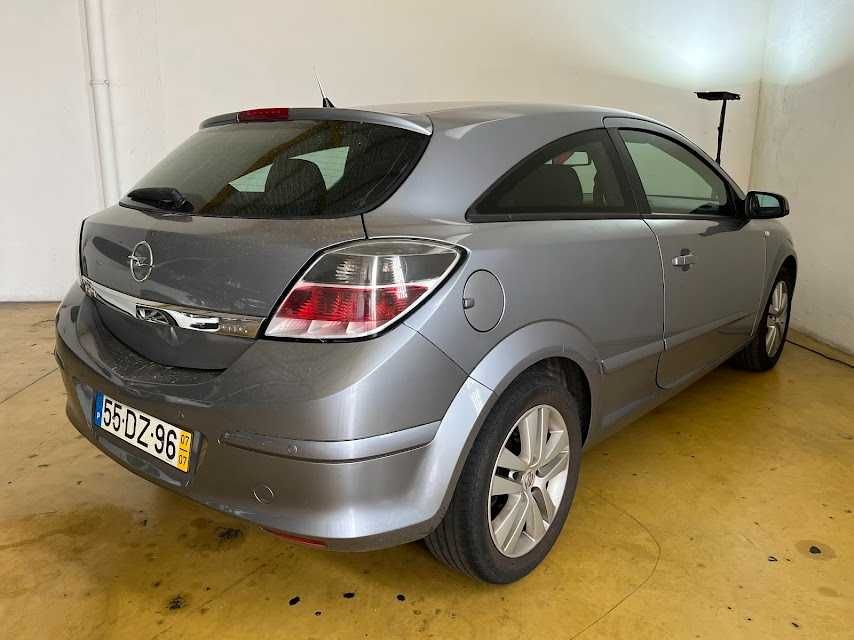 Opel Astra  GTC 5 Lugares