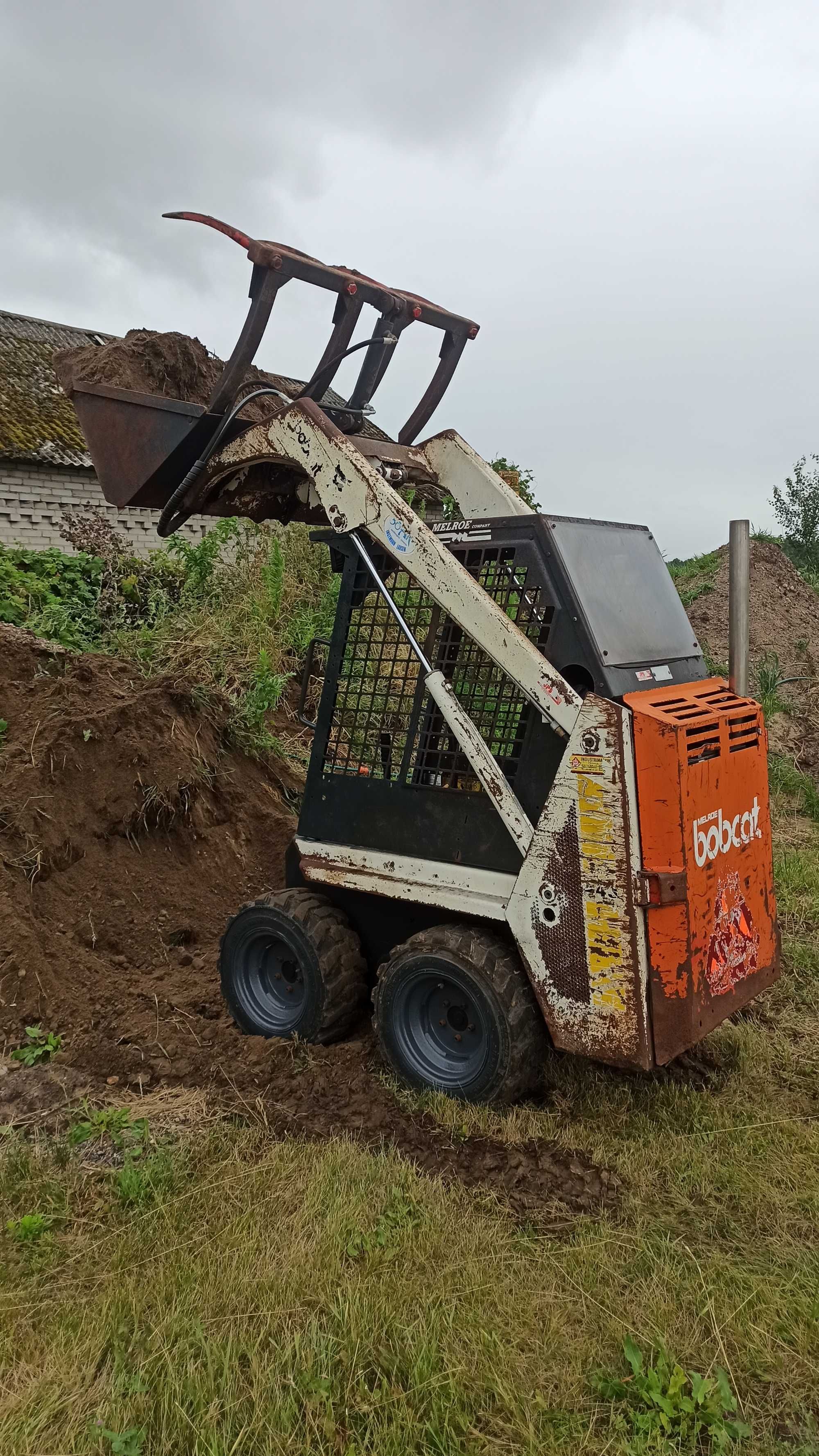 Miniładowarka Bobcat 443 Kubota Mustang