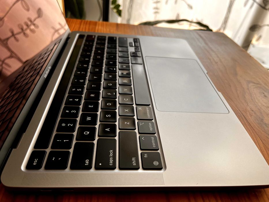 MacBook Pro 13” 2020 M1 / 16 GB RAM / 1 TB SSD (A2338) stan idealny