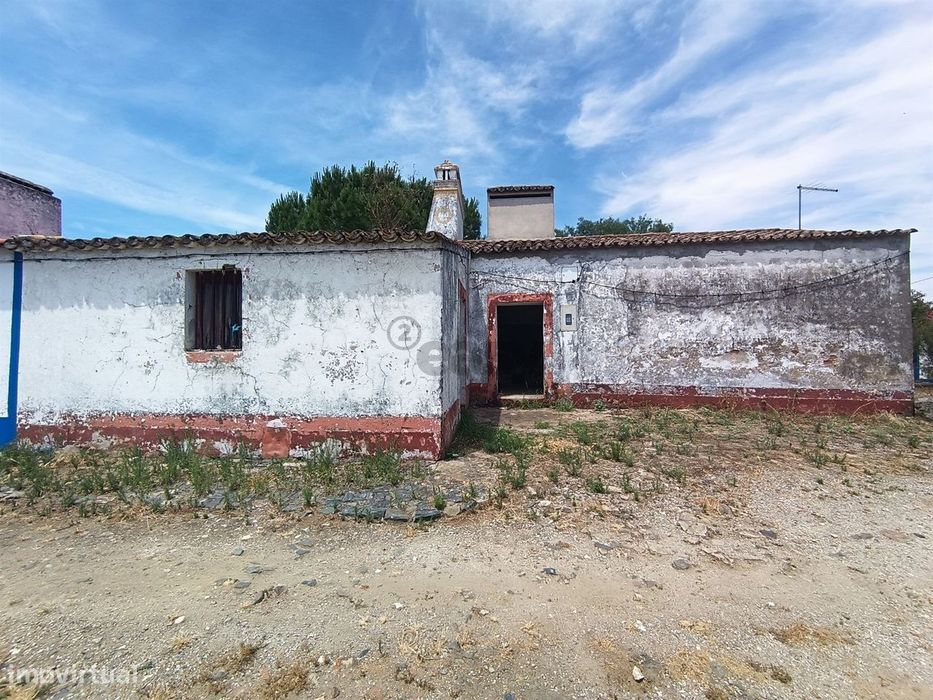 Moradia T2 para Recuperar – Monte da Ervideira de Baixo, Montemor-o-No