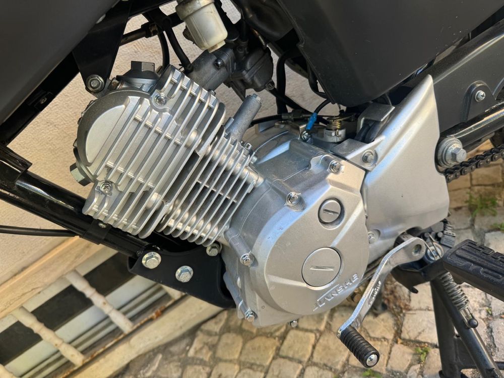 Mota 125cc pouco usada