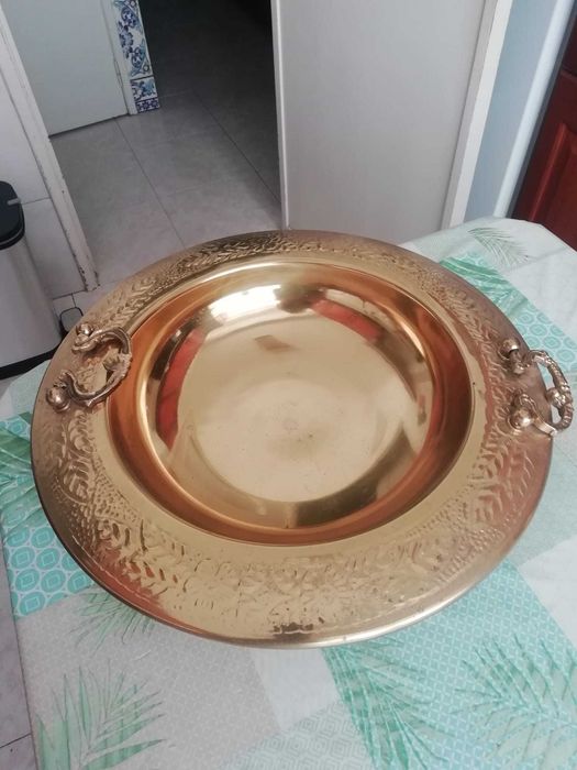 Três peças em latão