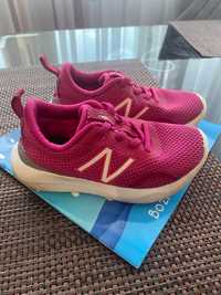 Кросівки для дівчинки фірми New Balance