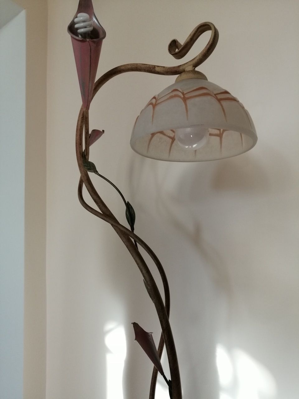 Żyrandol i lampa stojąca. Model Kalia.