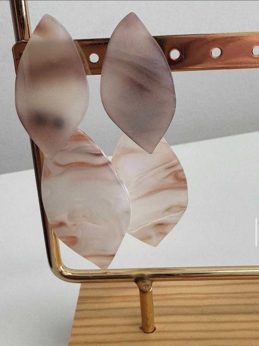 Brincos madrepérola compridos