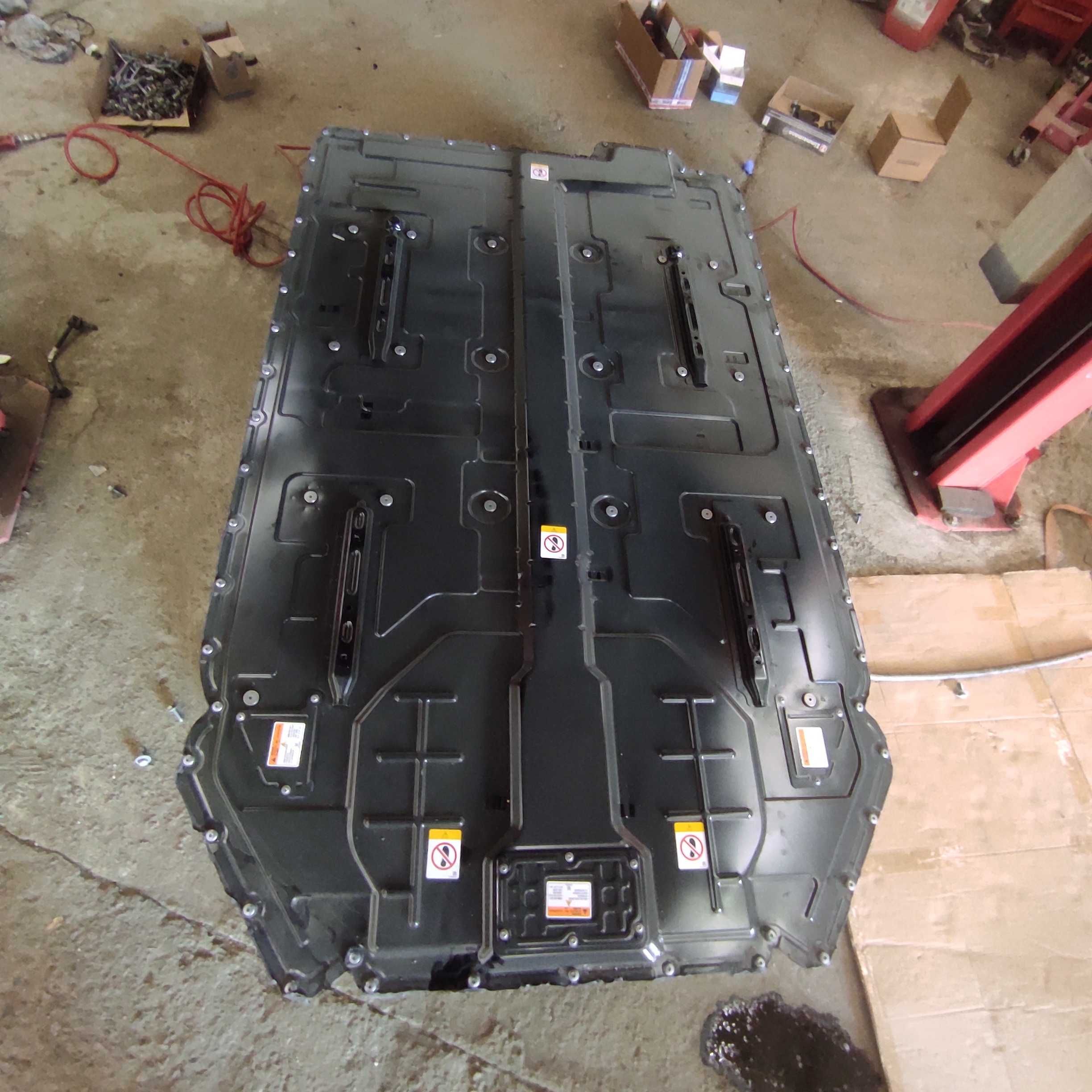 RIVIAN R1S 2023 рік розбірка