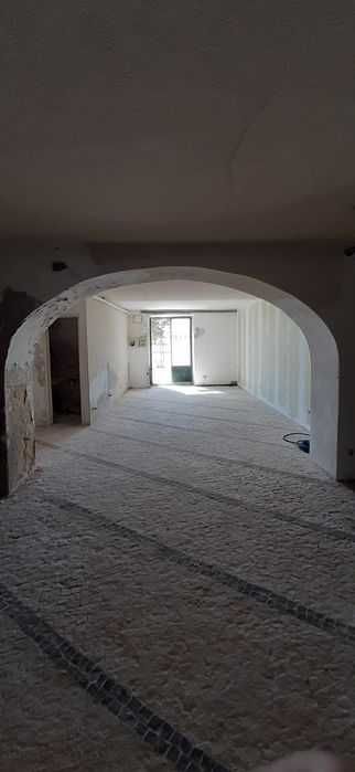 Arrenda-se para Comércio - 60 m2 Av. Luísa Todi