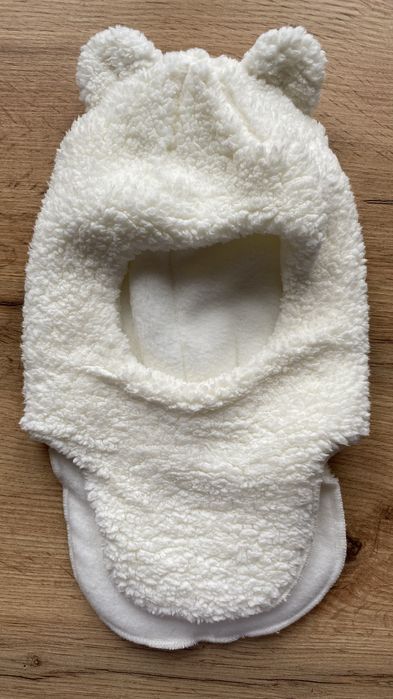 Продам дві дитячі шапки позмір 44-46 см