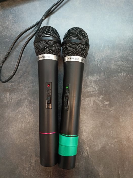 Zestaw karaoke ze stacją i mikrofonami