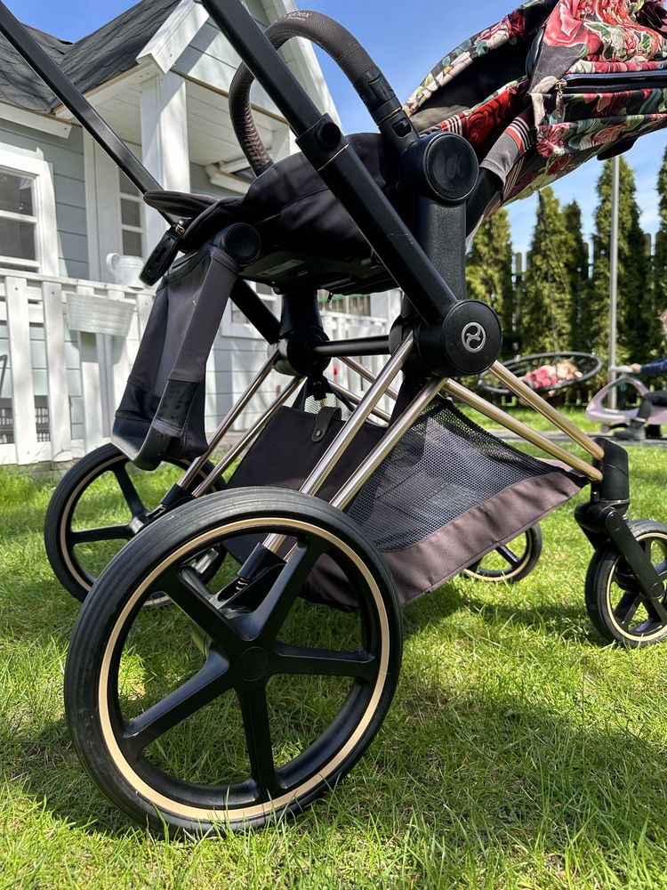 Cybex Priam  rose gold Blossom Dark Spacerówka