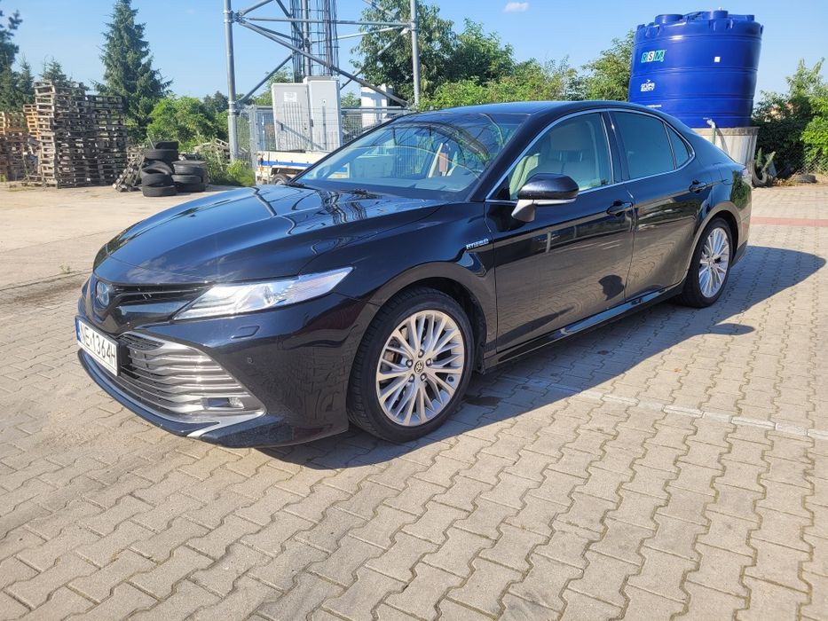Toyota Camry Executive + pakiet VIP + pakiet light + pakiet cargo