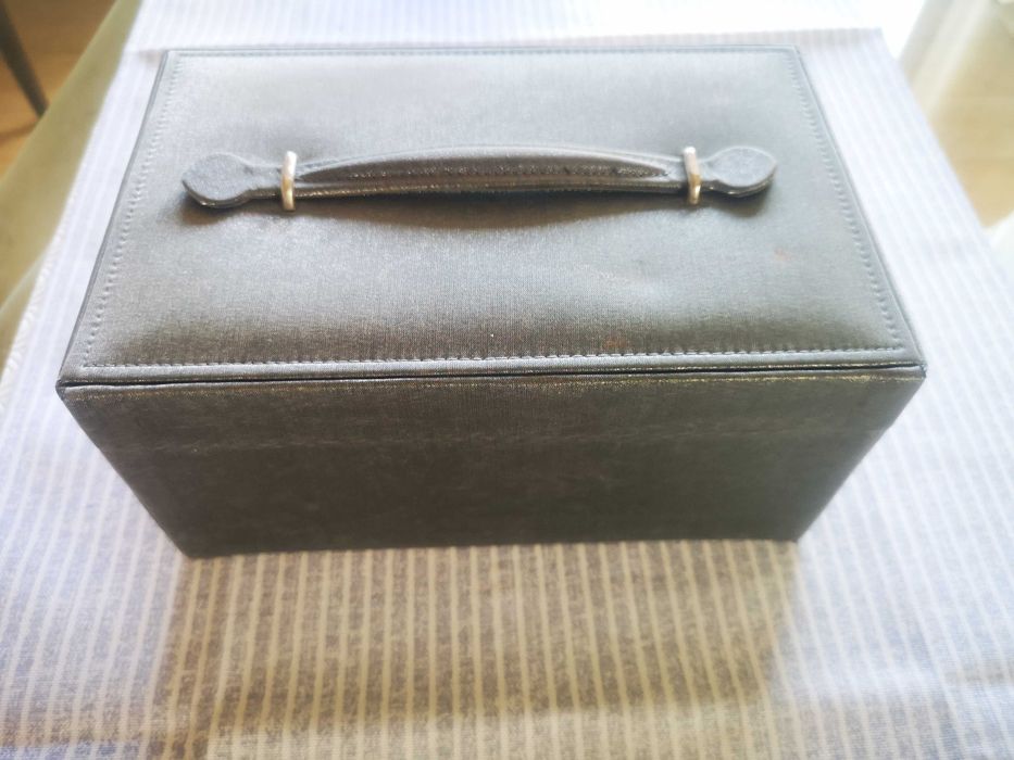 Guarda Joias e bijuteria