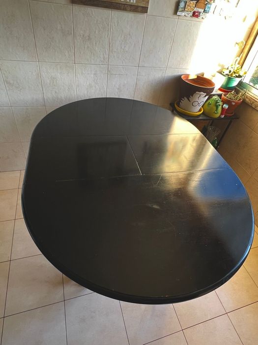 Mesa extensivel preta de madeira