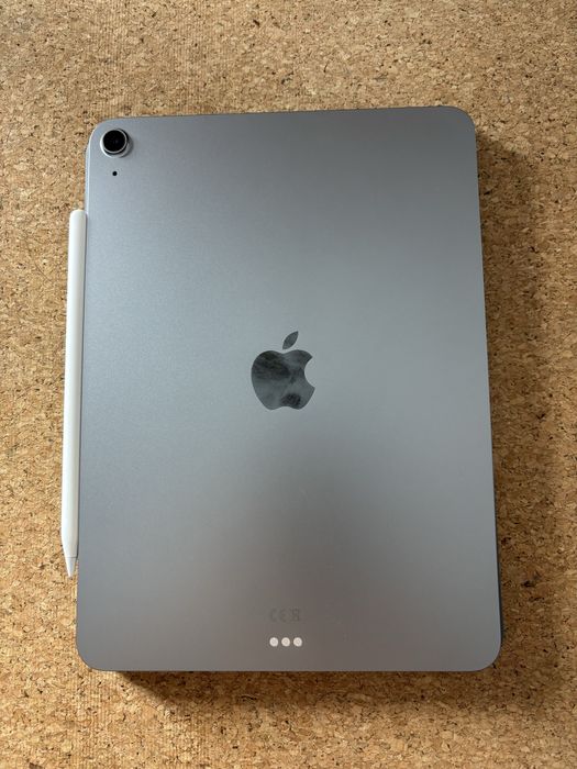 iPad Air 11" M3 256 GB + Apple Pencil + Logitech Combo + Paperlike