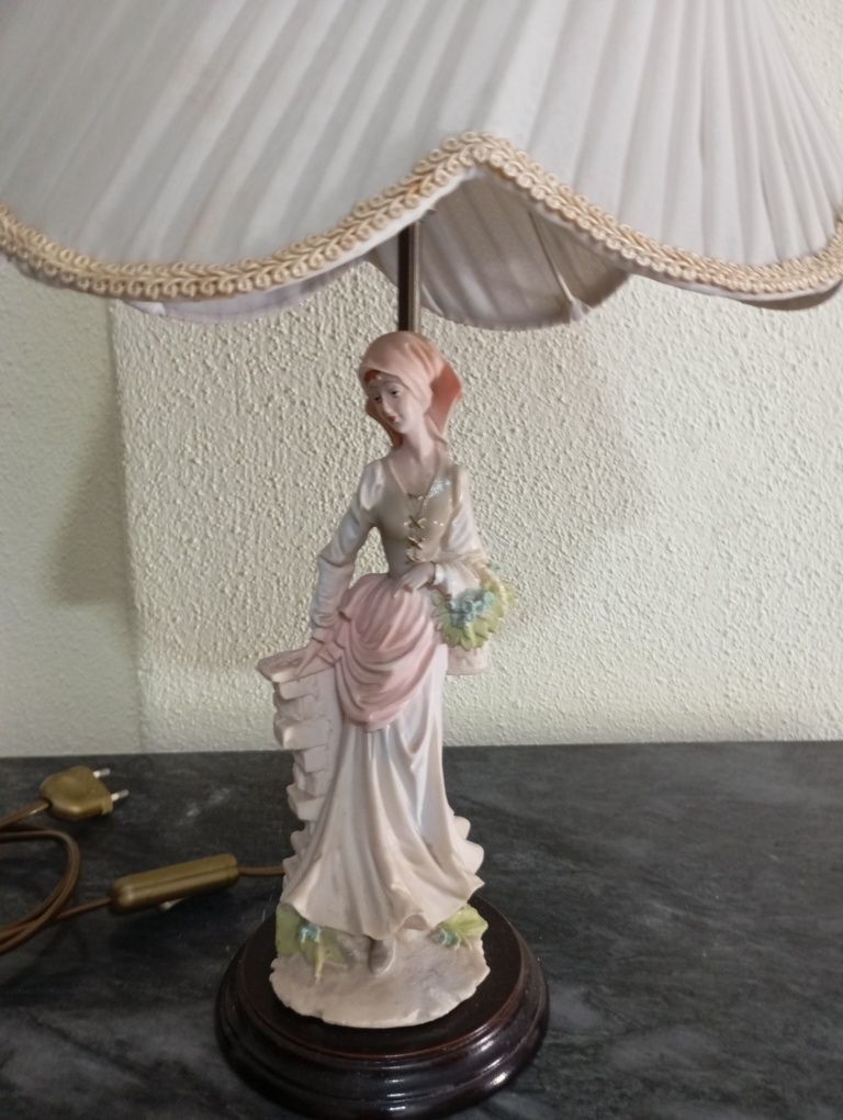 Candeeiro com boneca porcelana