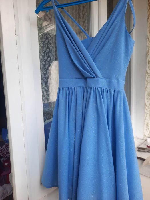 Нарядна сукня в ідеальному стані,одягнуто один раз на випускний