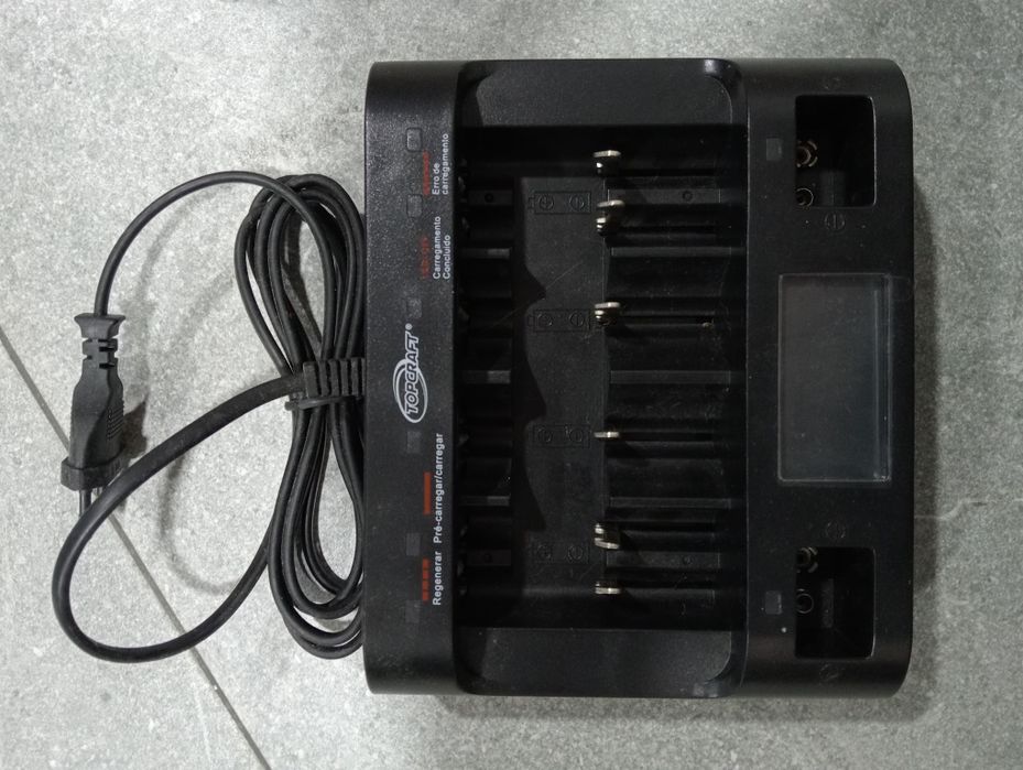 0. Carregador de pilhas (como novo)