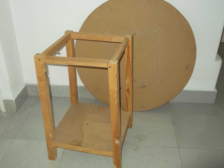 Pequenos moveis   de madeira