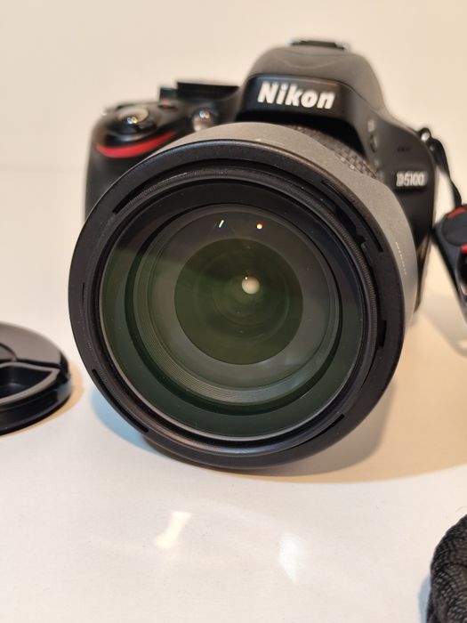 Nikon D5100 + obiektyw 18–105mm + akcesoria
