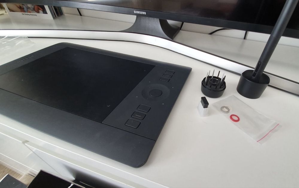 Графічний планшет Intuos Pro small PTH-451-ENES