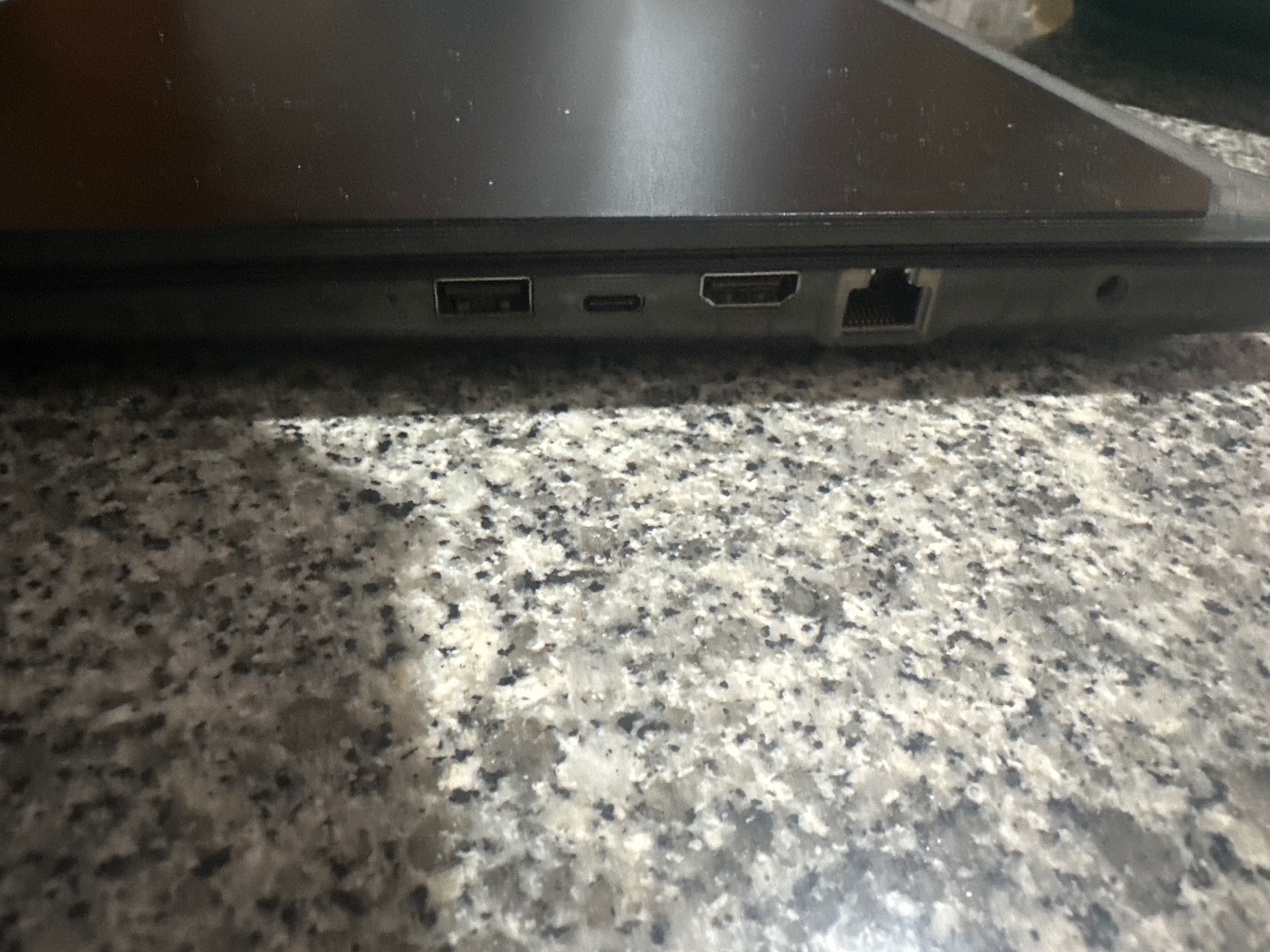 Cyborg 15 da msi completamente novo. Computador gaming com pouco uso.