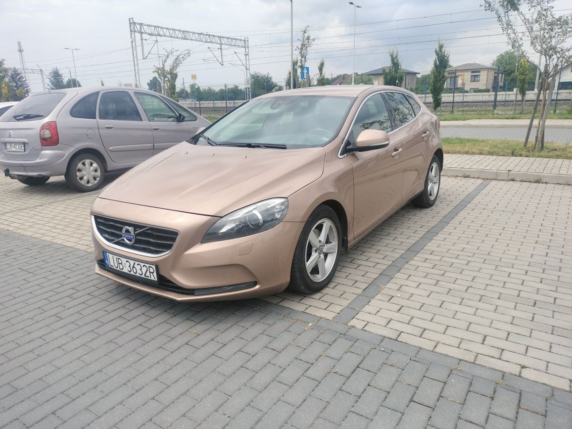 Sprzedam Volvo v40 1.6hdi d2 2014r manual zadbany doinwestowany