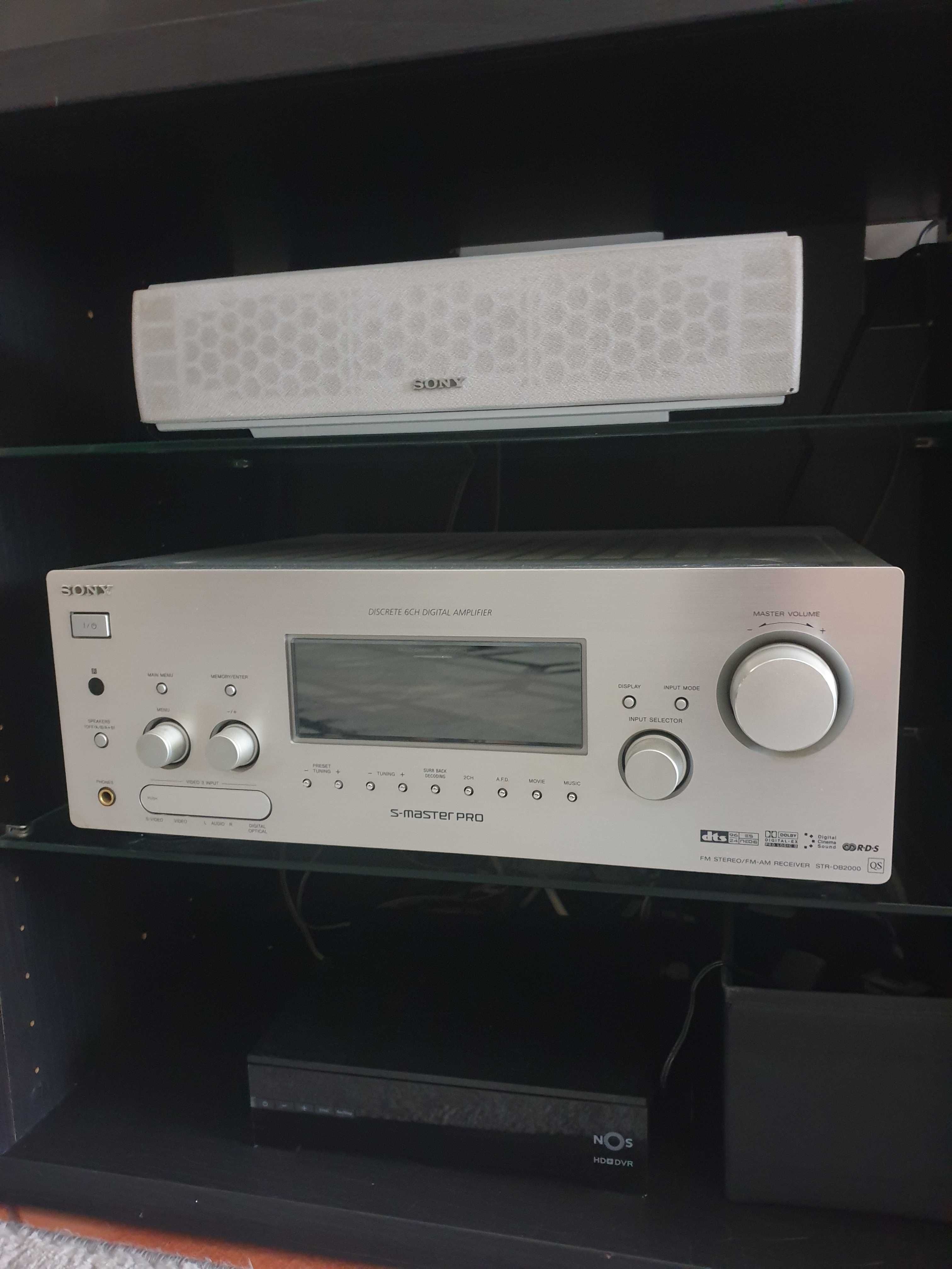 Vendo amplificador com quatro colunas