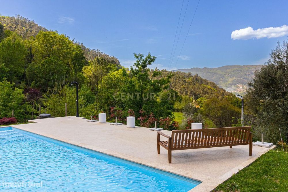 Um Refúgio no Gerês com 2 casas junto ao Rio
