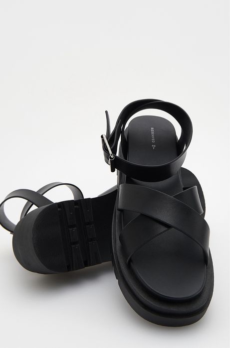 Босоніжки Reserved