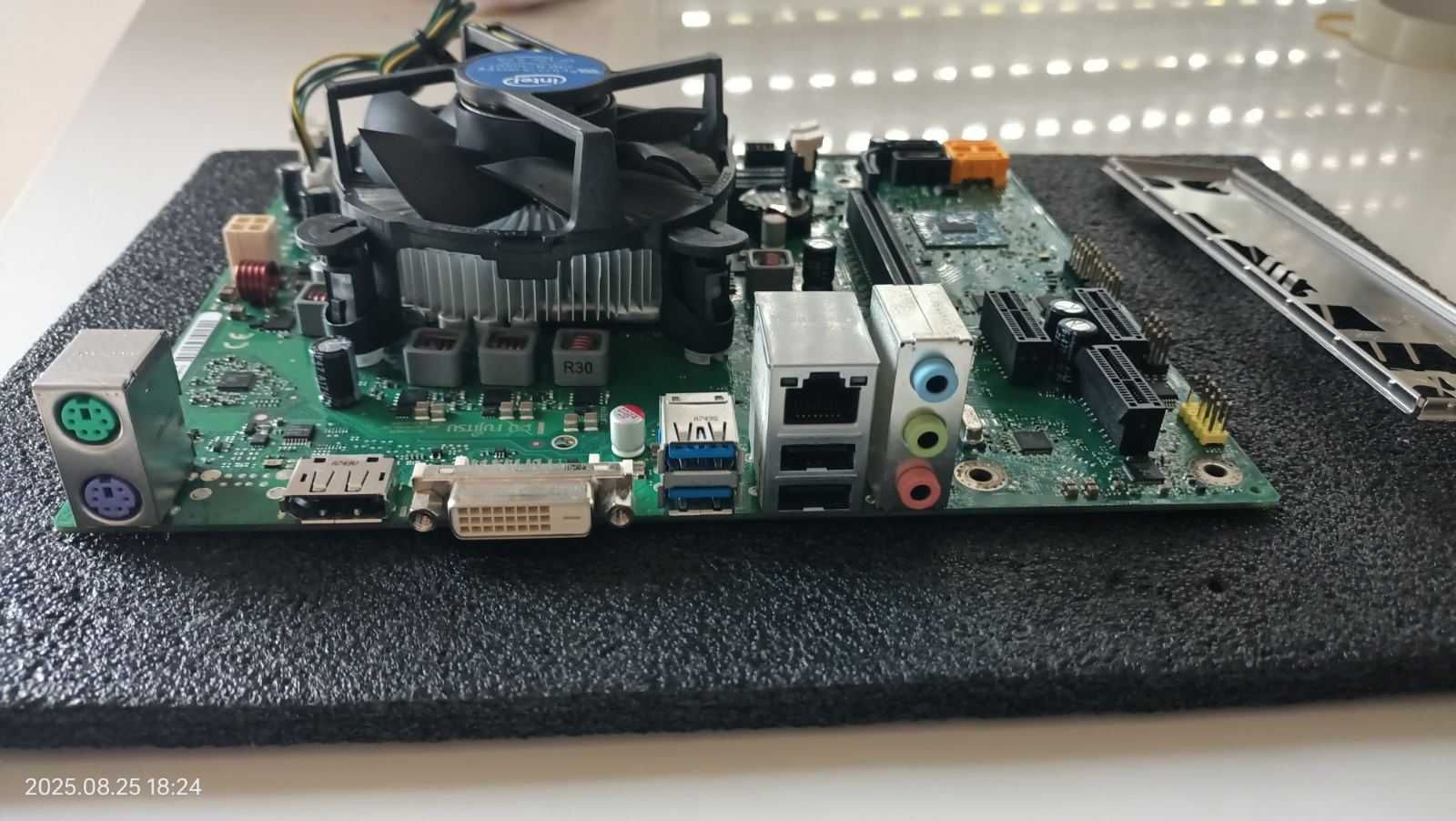 Комплект Fujitsu D3400-B22 GS2 s1151 (H110 DDR4) + Core i5 7400 BOX