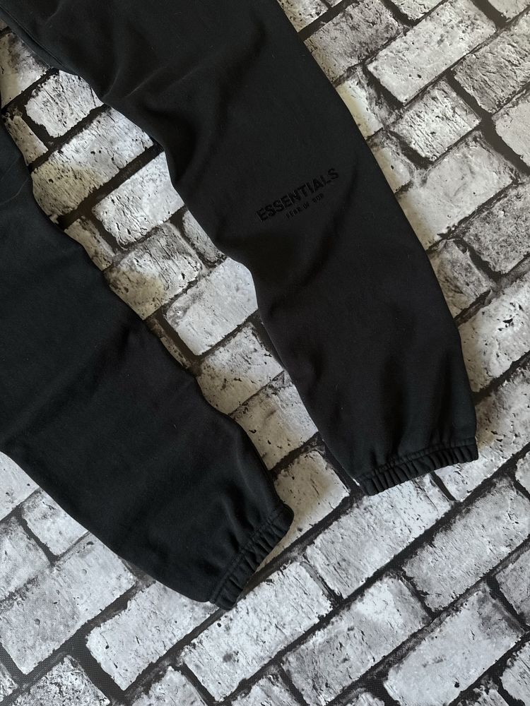 Спортивні штани essentials