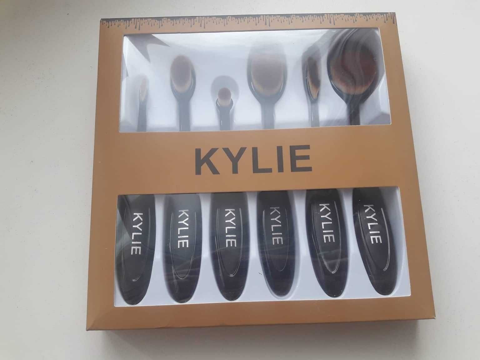 Набор кистей для корректирующих средств Kylie