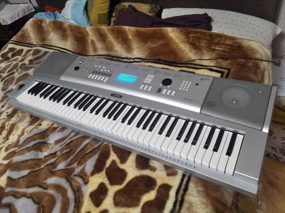 Цифрове фортепіано, Ямаха DGX 220 (76 клавіш)