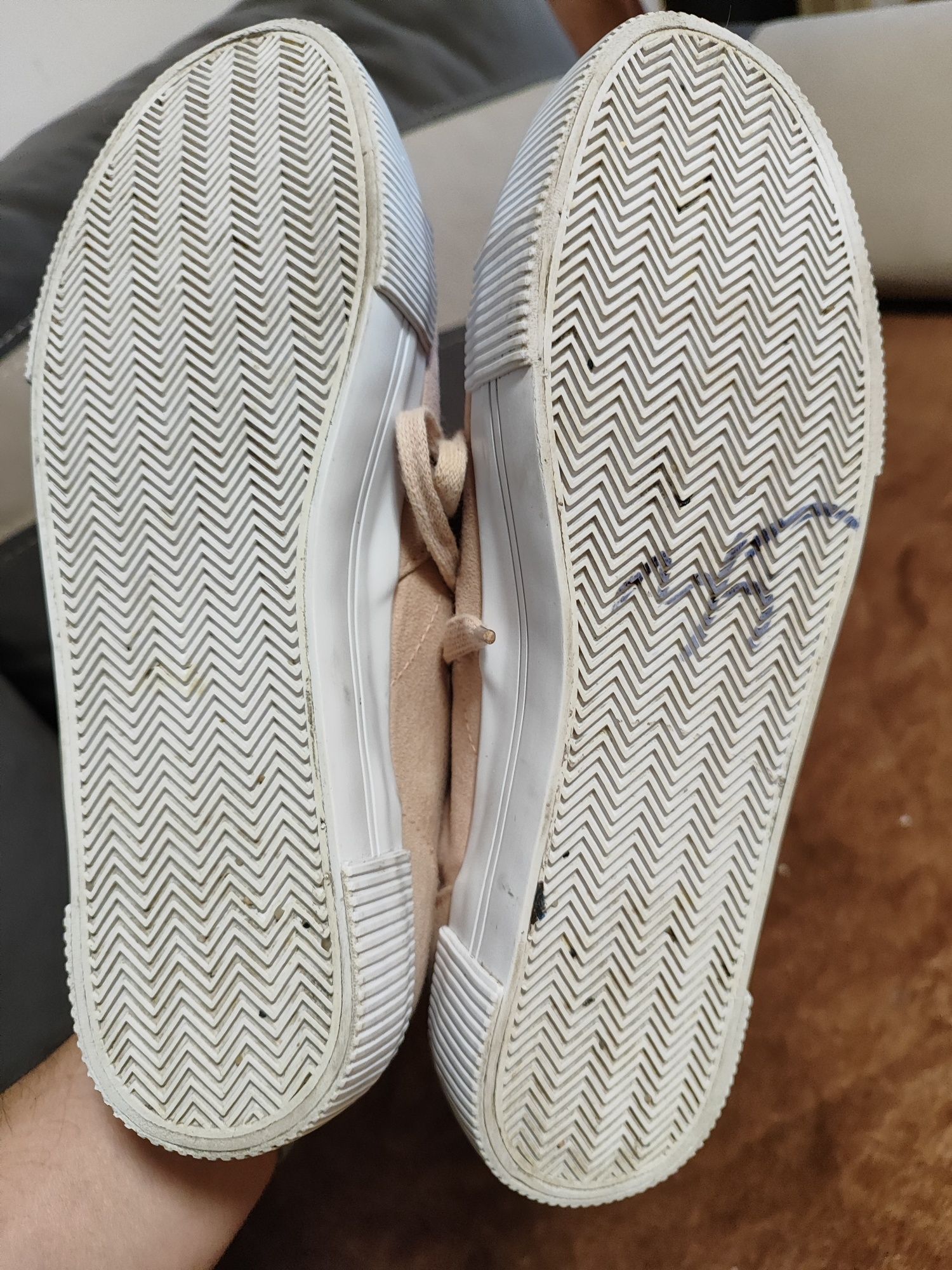 Buty sportowe trampki na wysokim koturnie  40