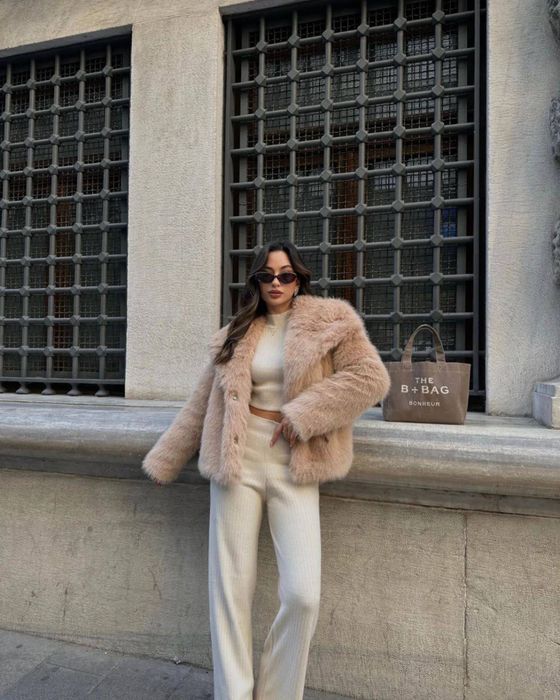 Жіноча шуба лоліта зимна тепла пухнаста хутро