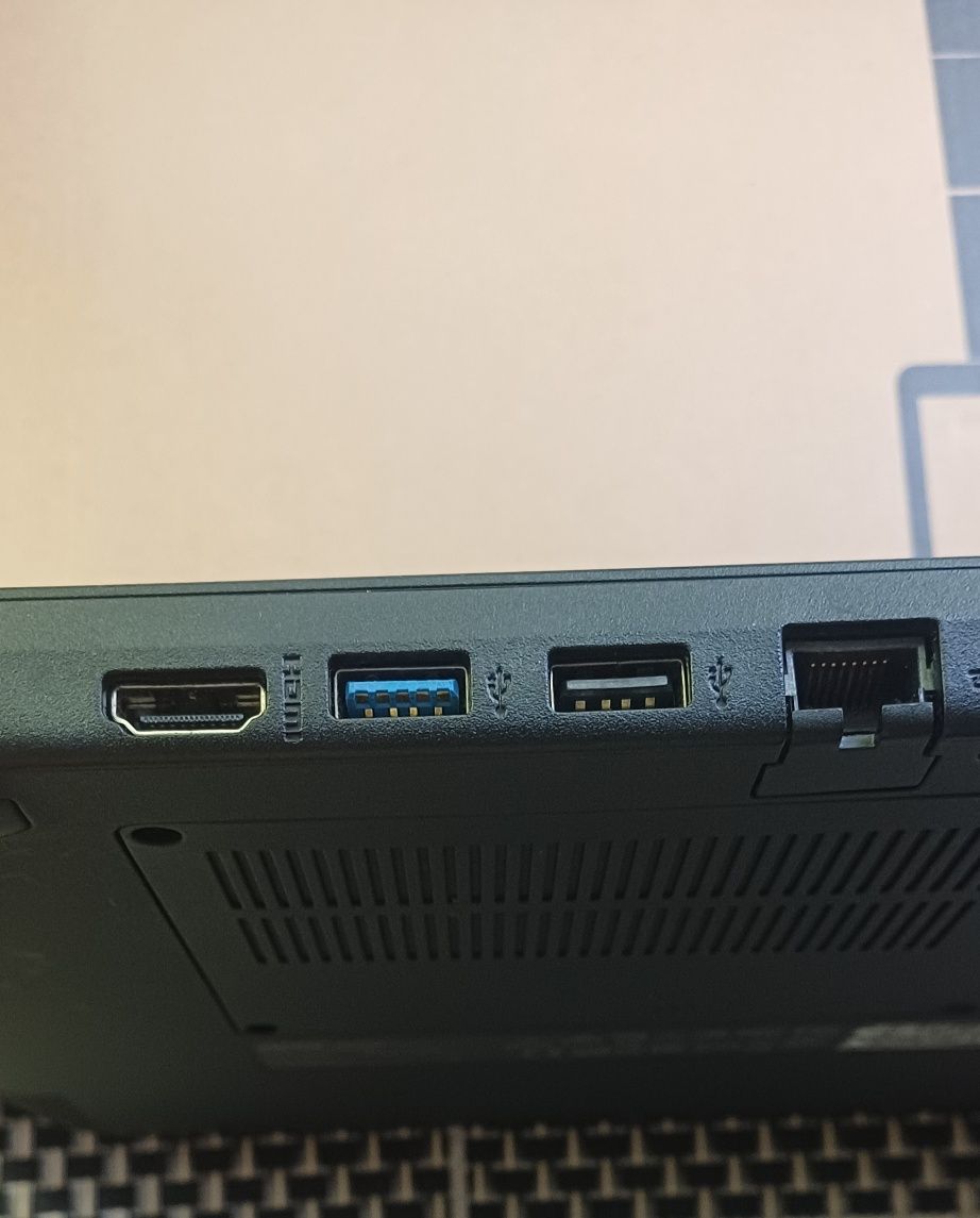 Ноутбук acer aspire es11 як новий