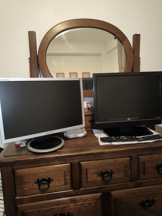 TV e monitor VGA para venda em conjunto
