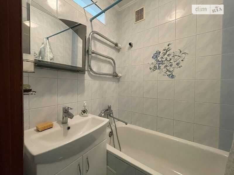 Продаж 2-кімнатної квартири з ремонтом, вулиця Вітовського / Зарицьких