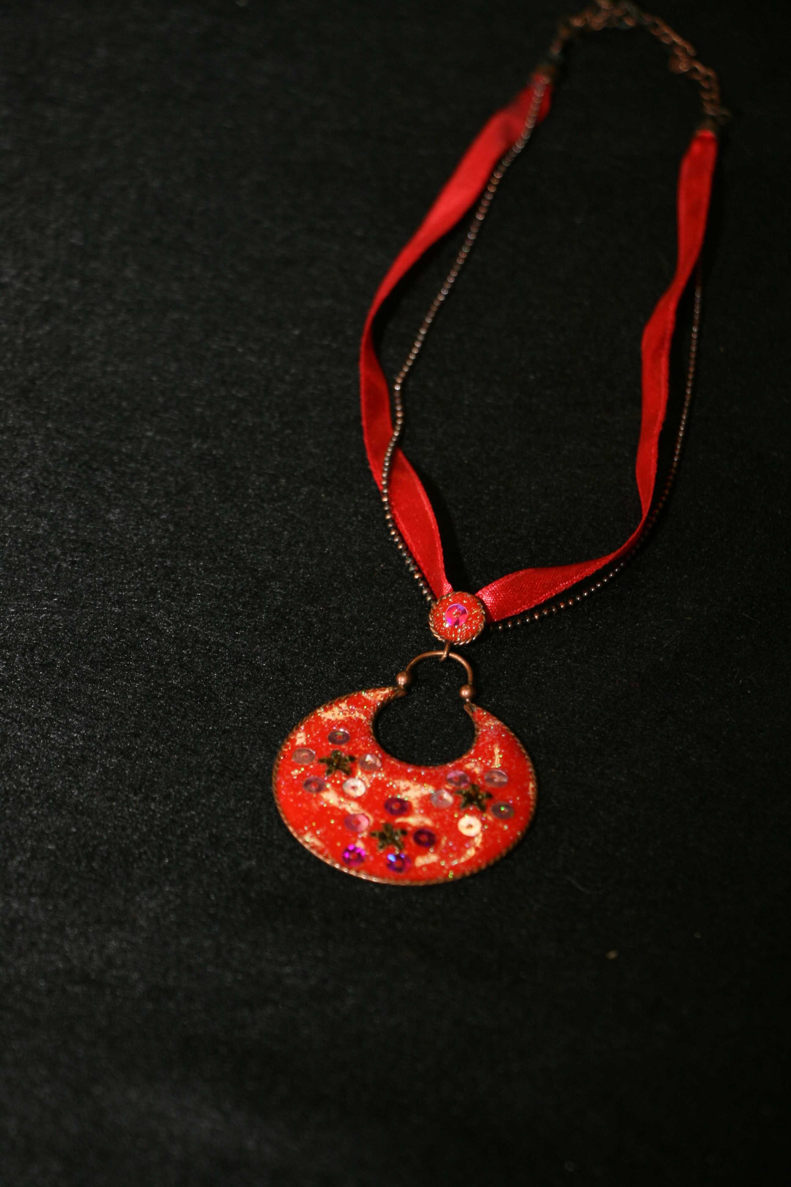 Colar Vermelho c/ Pendente Handmade