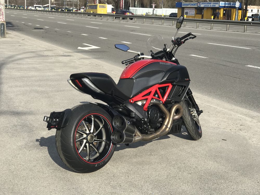 Мотоцикл Ducati Diavel Carbon