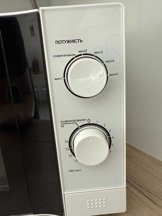 Мікрохвильова піч Prime Technic PMW 20711 KW | Ідеальний стан, як нова