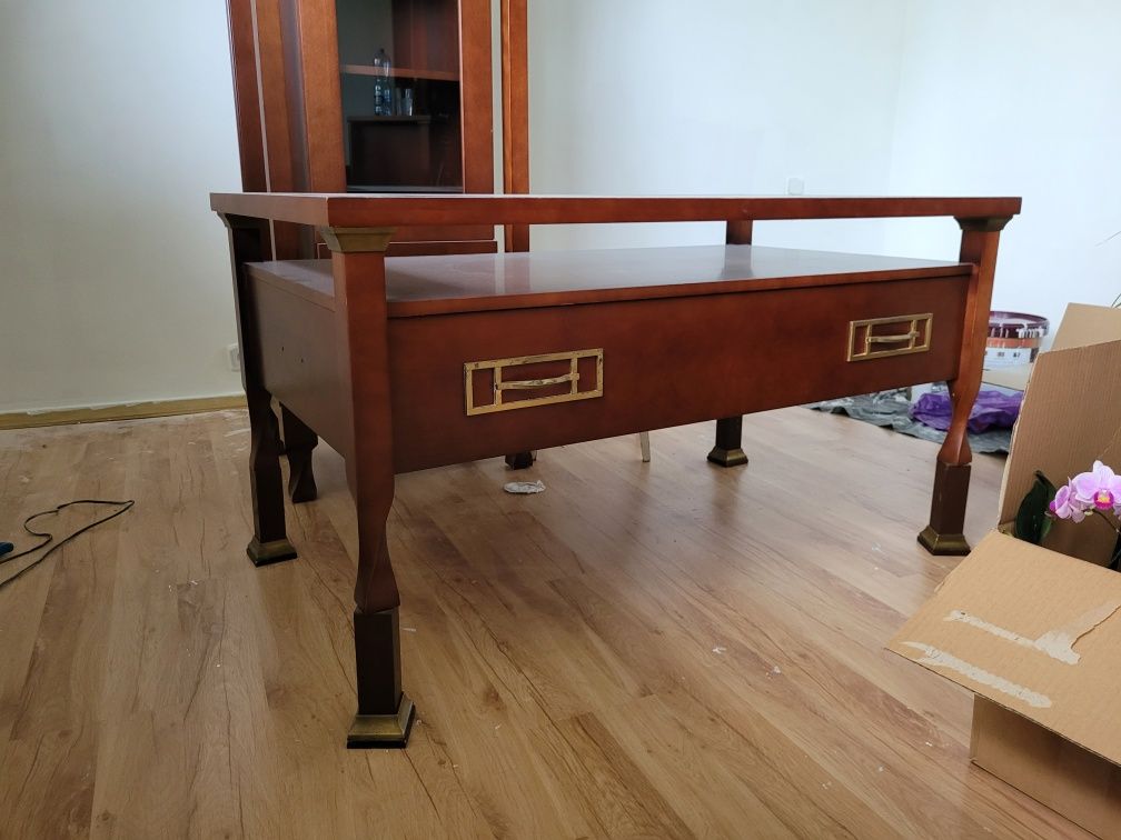 Meble salonowe witryna, stół drewniany i stolik rtv komplet