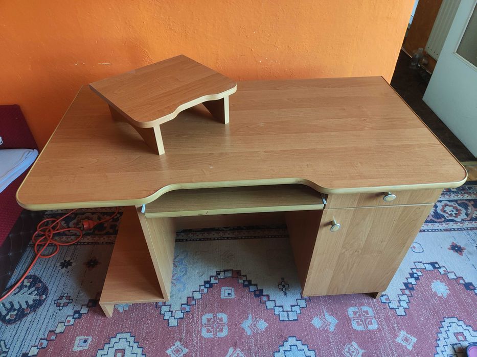 Biurko komputerowe biurowe drewniane kolor jasne drewno duże z półką