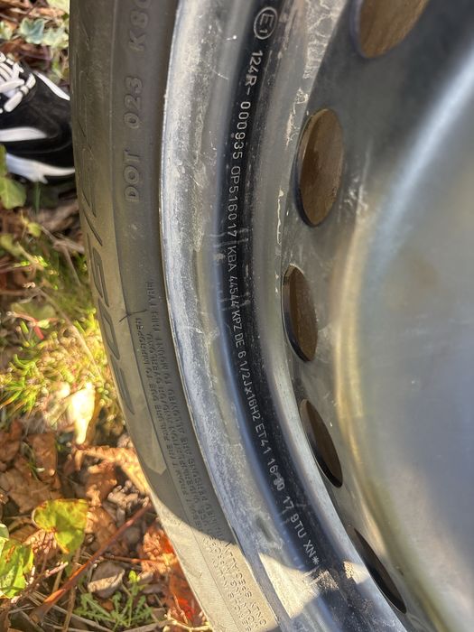 Sprzedam komplet stalowych felg z oponami zimowymi Apollo 205/55 R16.