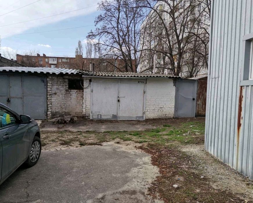 Продам гараж з документами на гараж і приватизованою землею