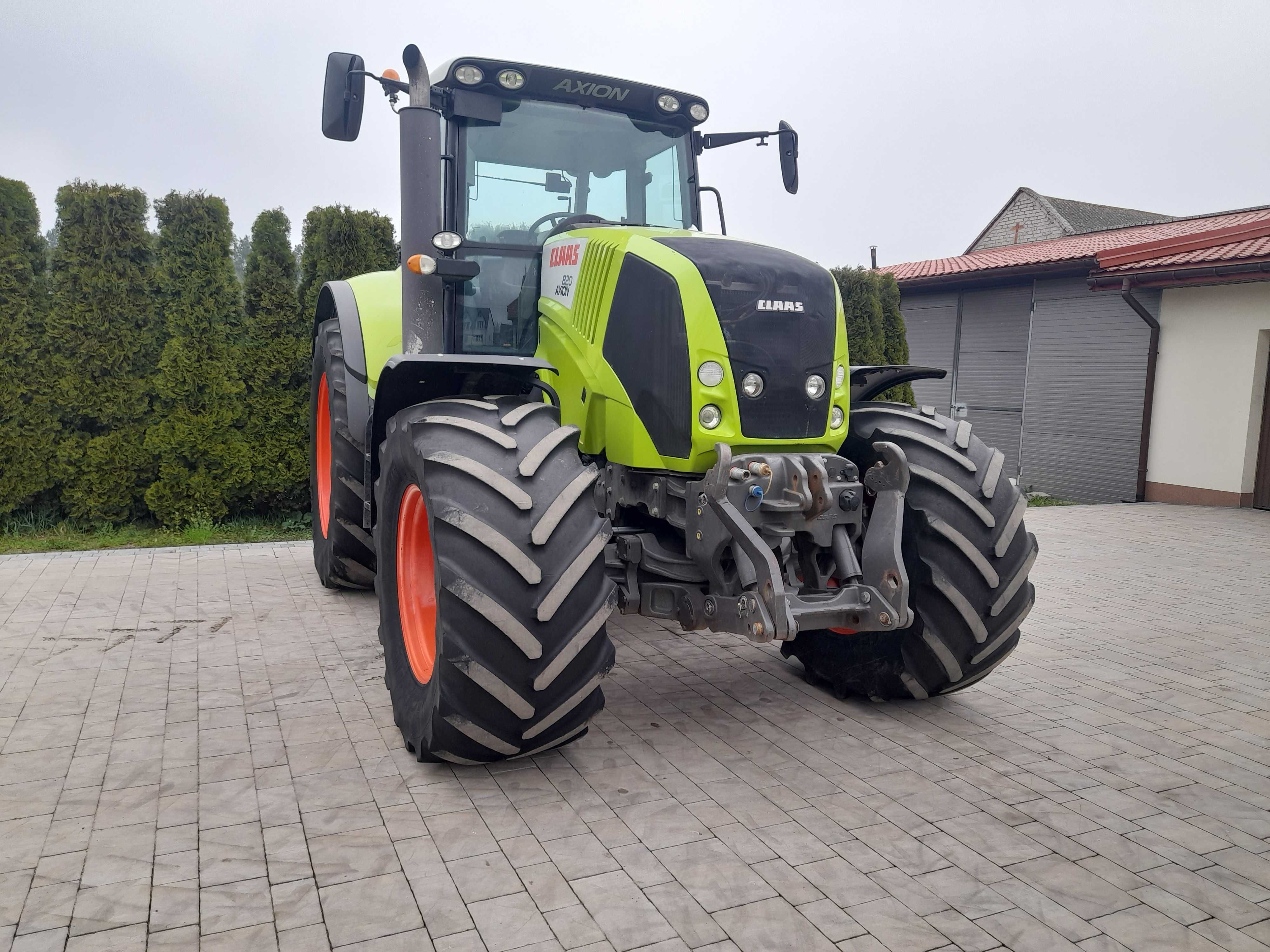 Claas Axion 820 z tuzem