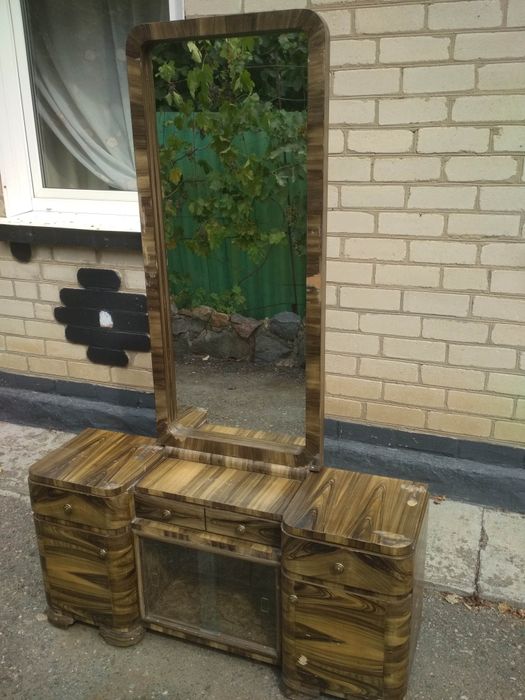 Трюмо антикварное,деревянное.