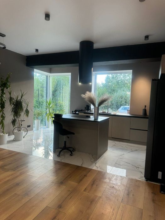 Сучасний сімейний будинок